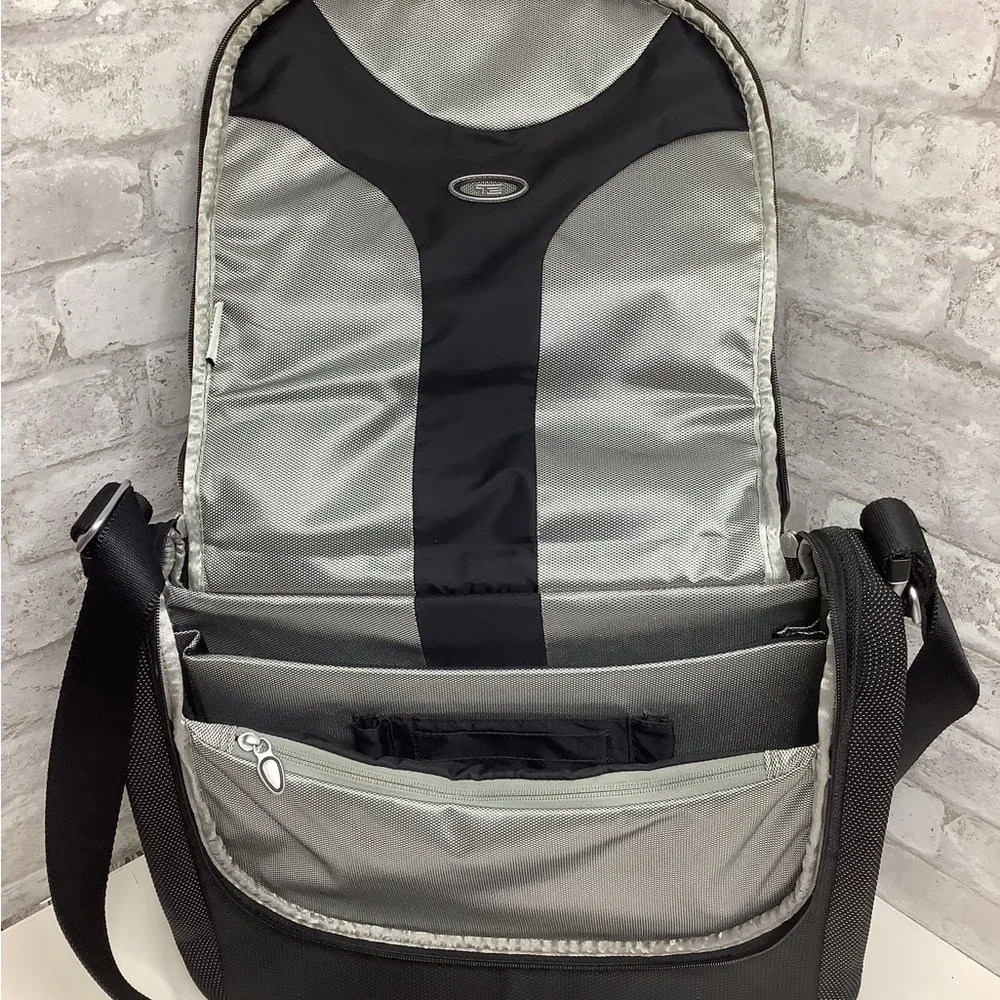 Tumi Black Briefcase Flap 2Way Shoulder Bag Travel Rare 14” Large Men’s